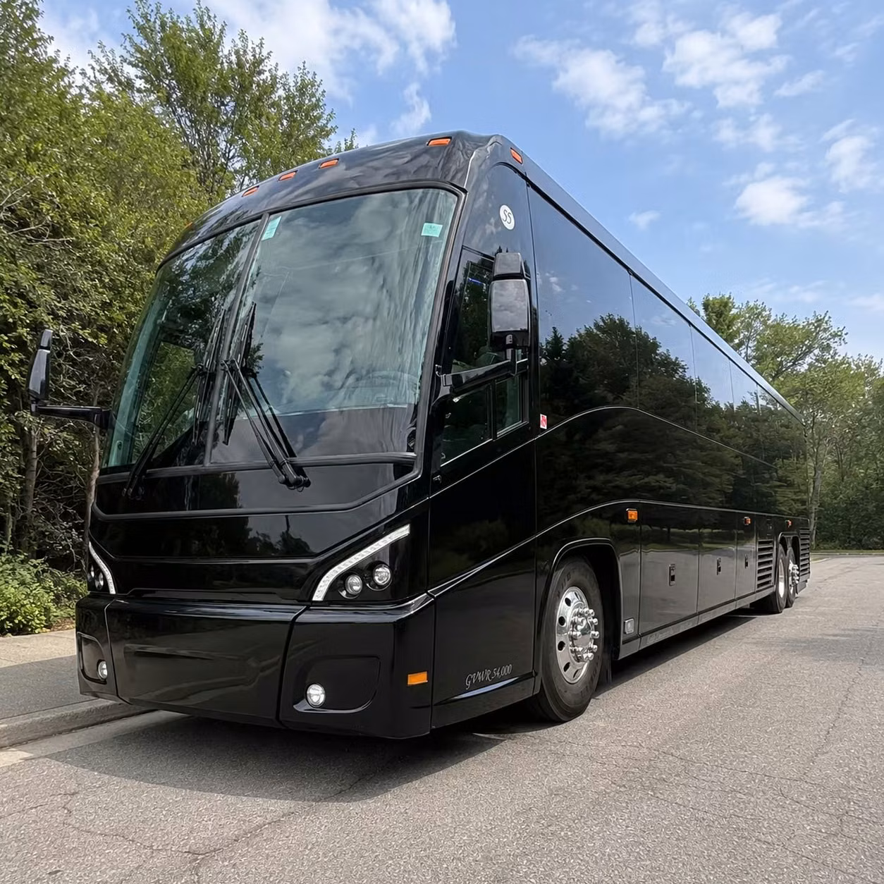 corporate groups and employee shuttles benefit from utica long distance transportation