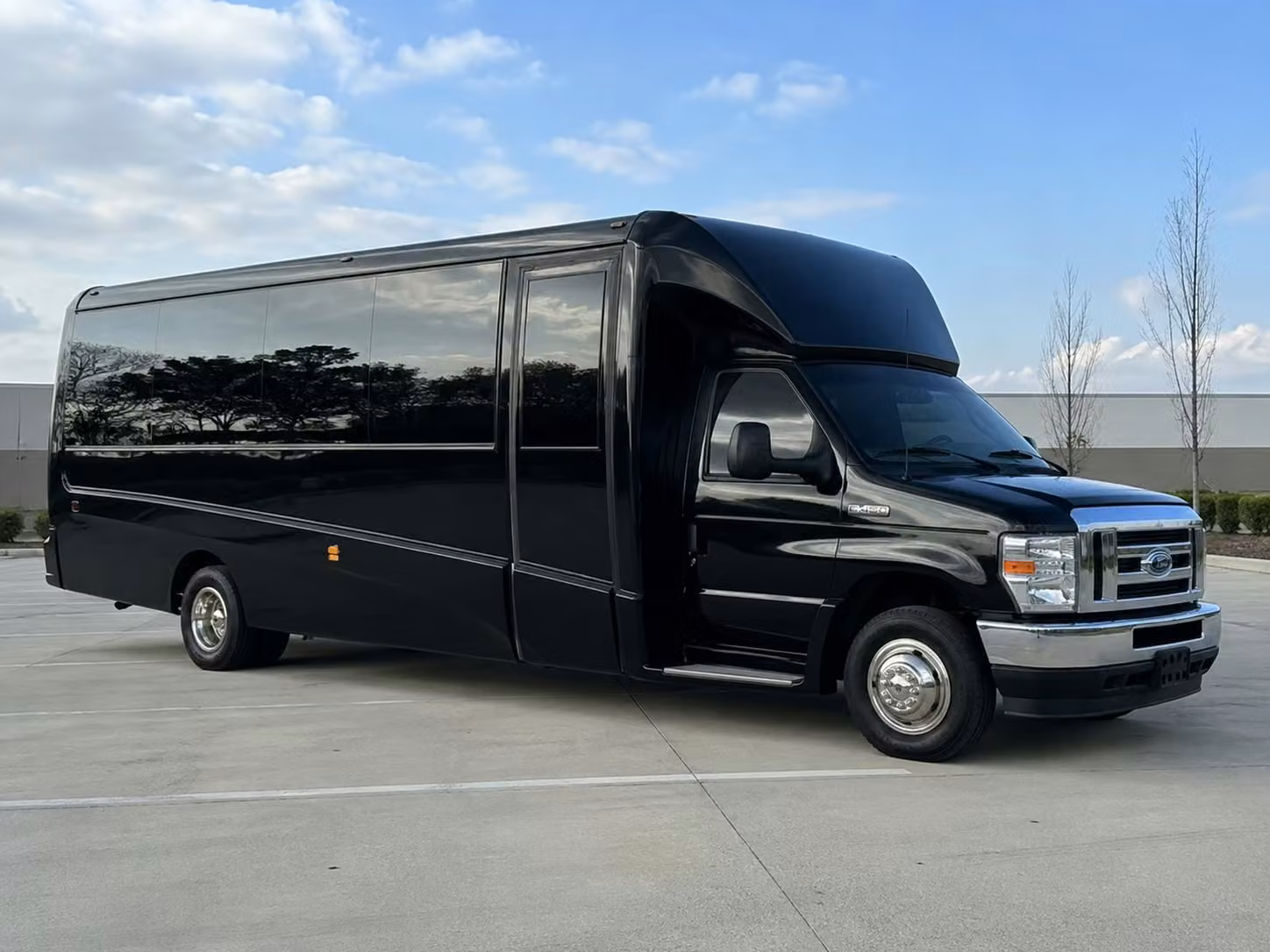 utica 15 passenger minibus rental